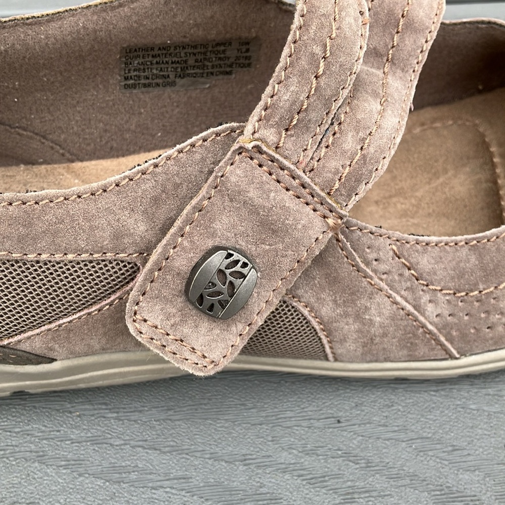 Earth Origins Rapid Troy Gray Suede Strap Mary Jane Flats Gray/Beige Size 10W - Picture 8 of 13